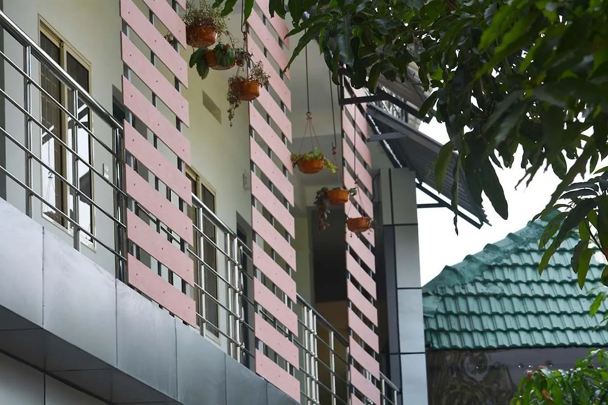 Jippus Galaxy Budget Air Port Hotel Kochi 0*,