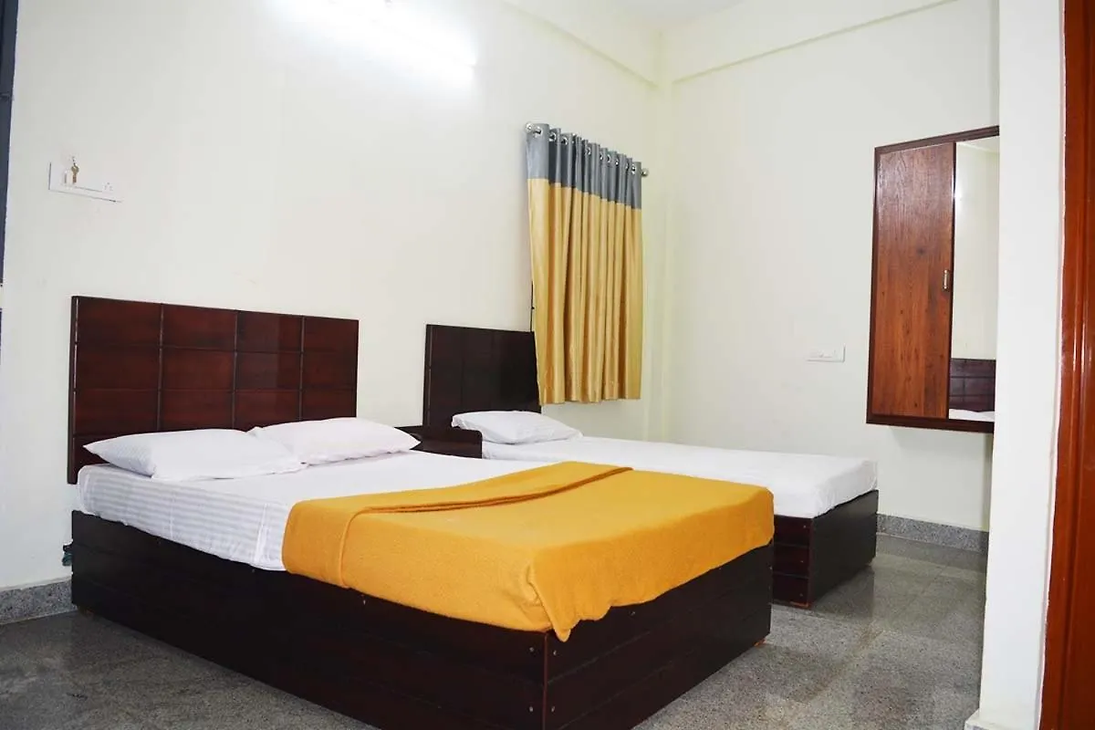 Jippus Galaxy Budget Air Port Hotel Kochi Campsite